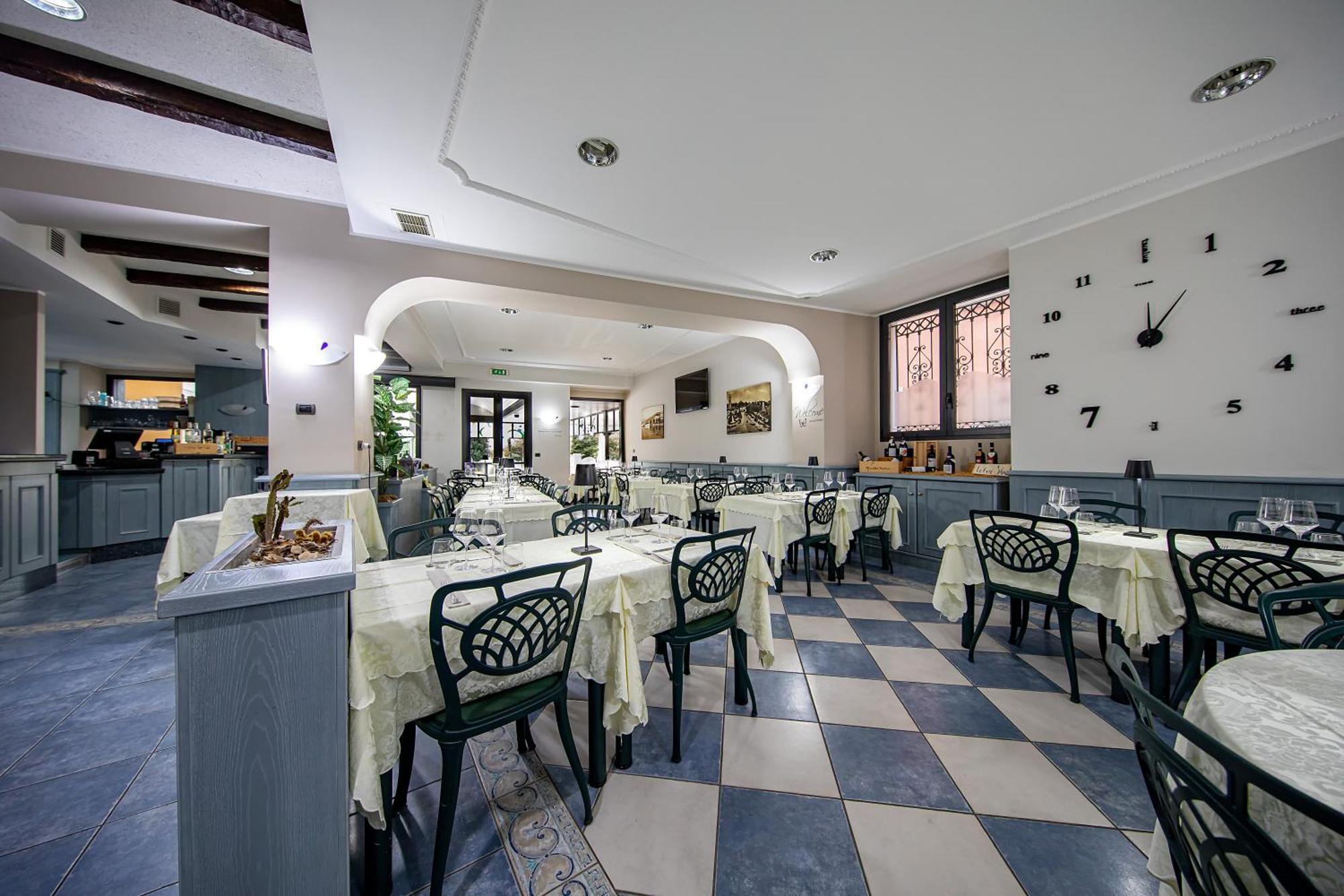 Hotel Novara แวร์บาเนีย ภายนอก รูปภาพ