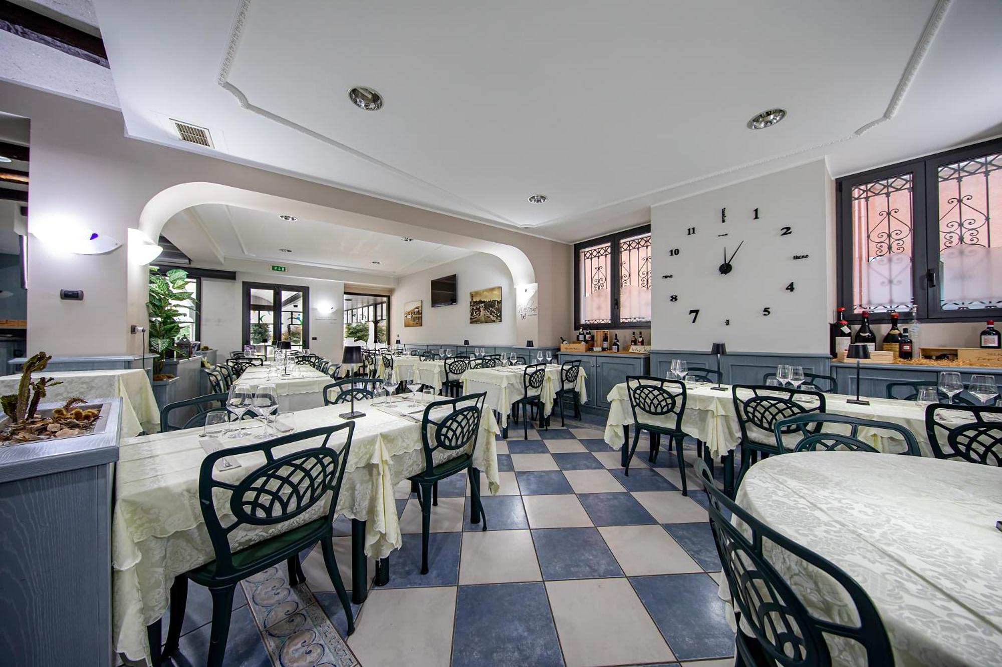 Hotel Novara แวร์บาเนีย ภายนอก รูปภาพ