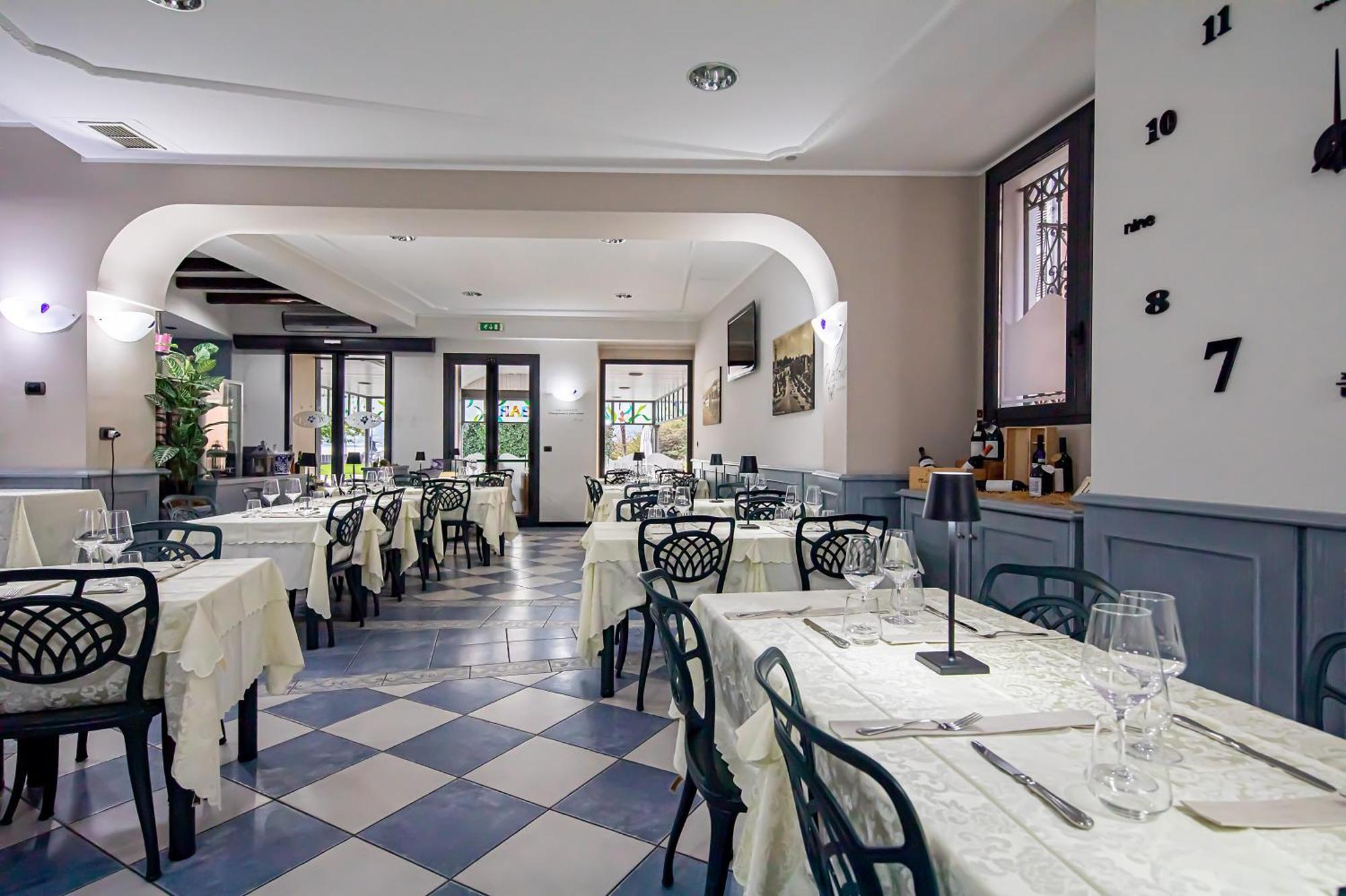 Hotel Novara แวร์บาเนีย ภายนอก รูปภาพ