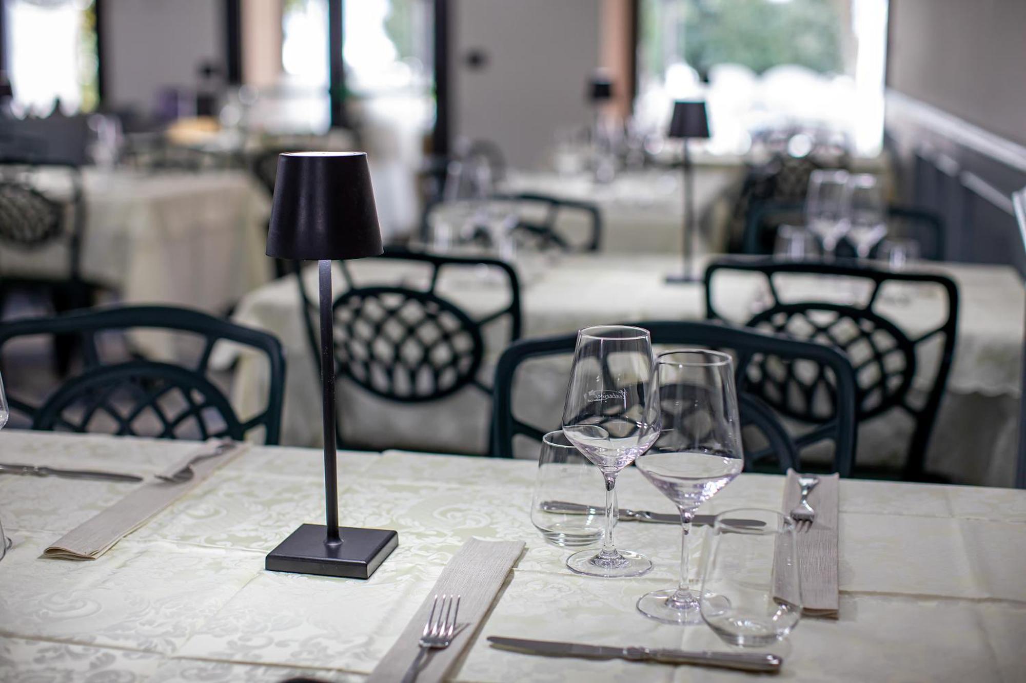 Hotel Novara แวร์บาเนีย ภายนอก รูปภาพ