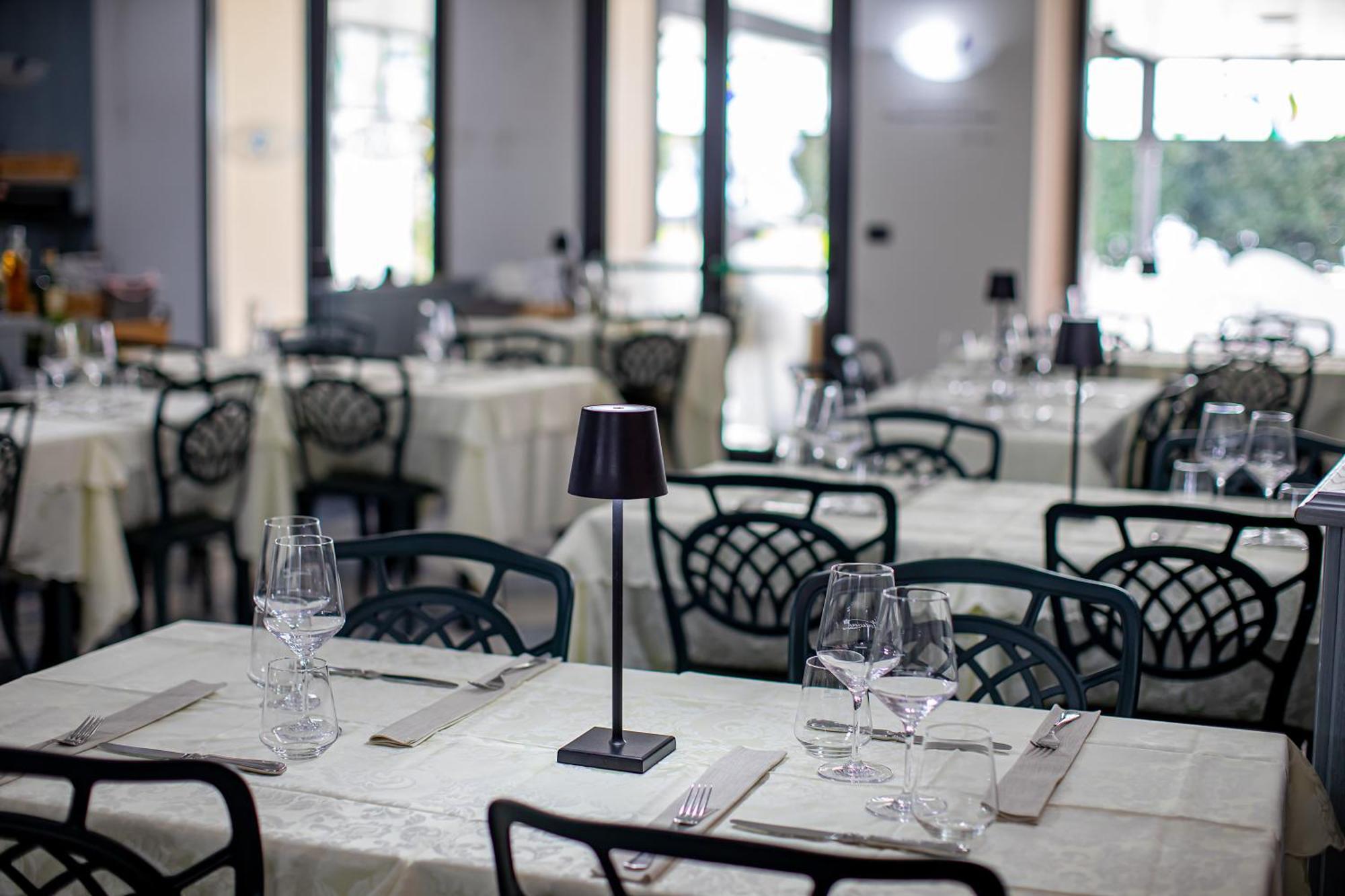 Hotel Novara แวร์บาเนีย ภายนอก รูปภาพ