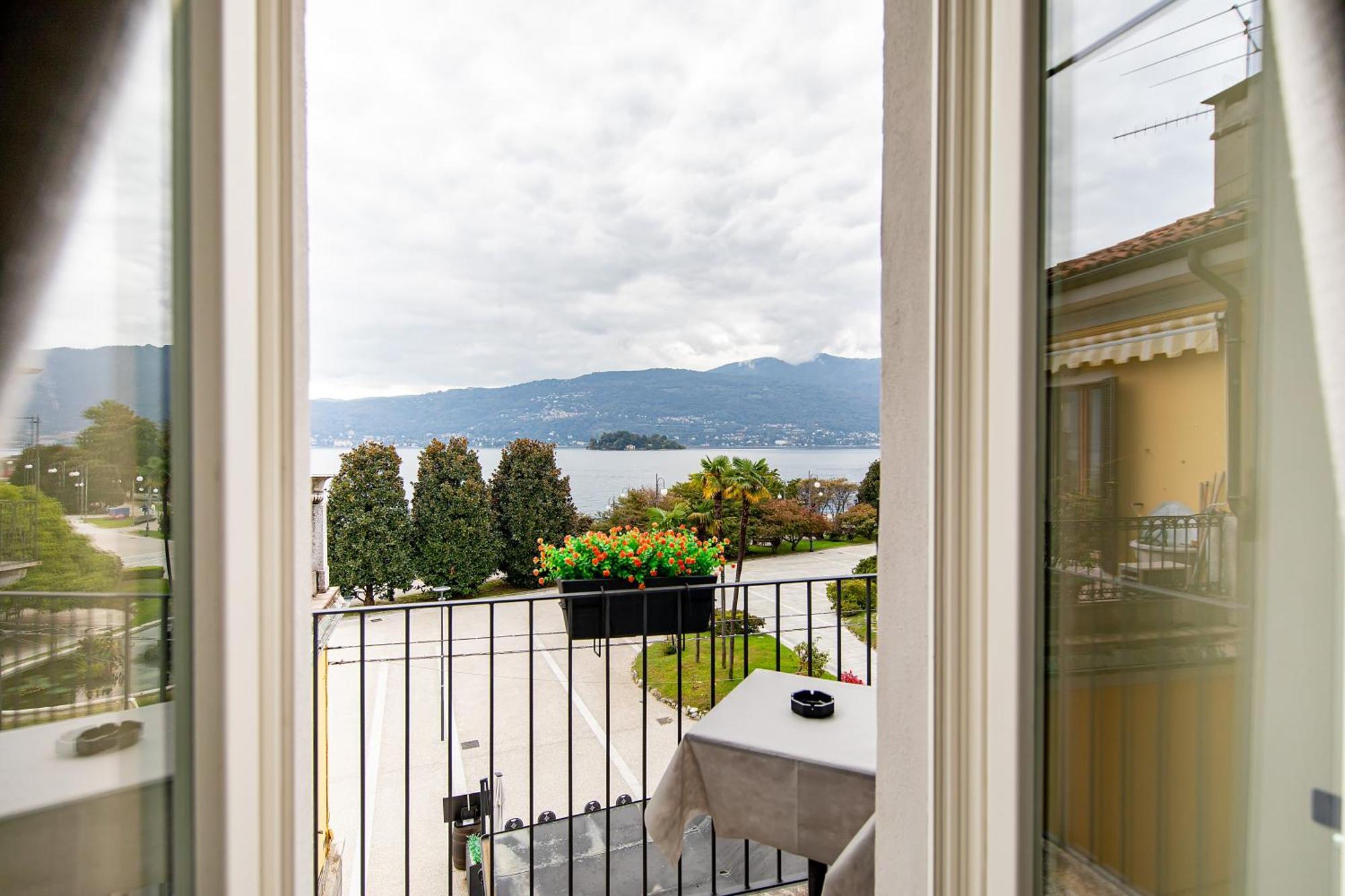 Hotel Novara แวร์บาเนีย ภายนอก รูปภาพ