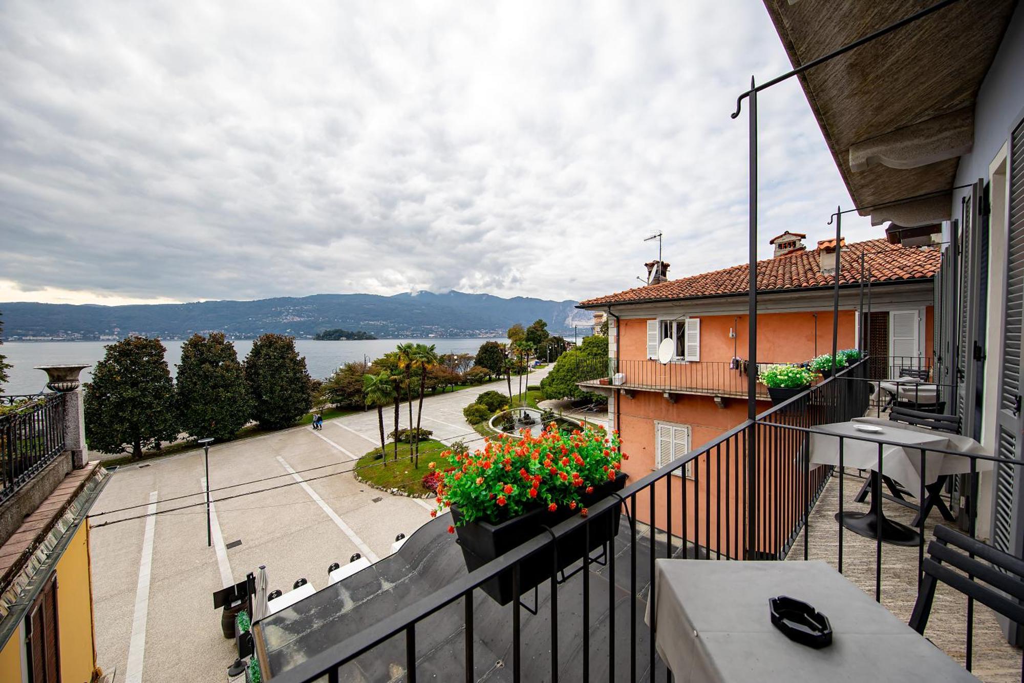 Hotel Novara แวร์บาเนีย ภายนอก รูปภาพ