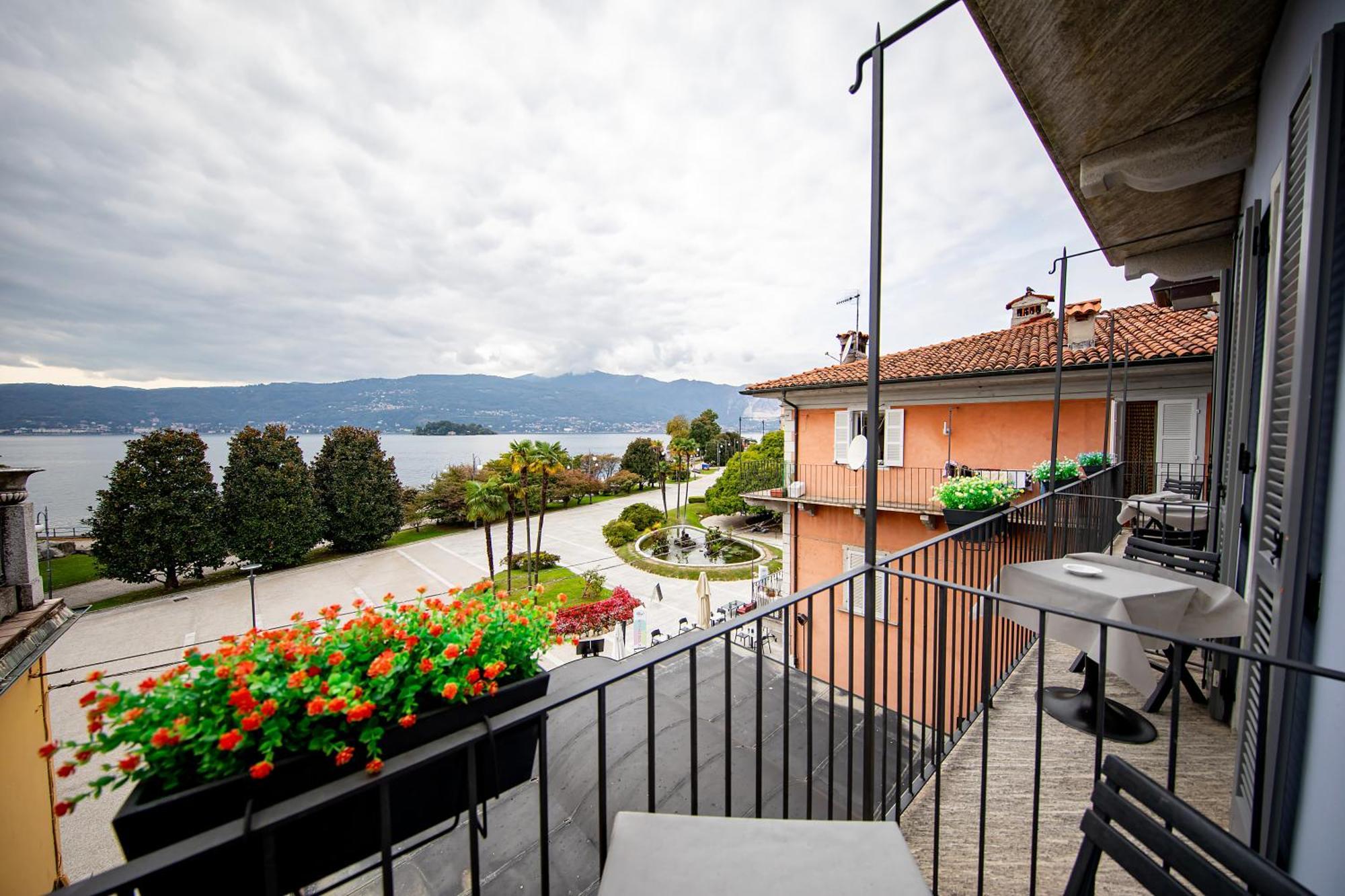 Hotel Novara แวร์บาเนีย ภายนอก รูปภาพ