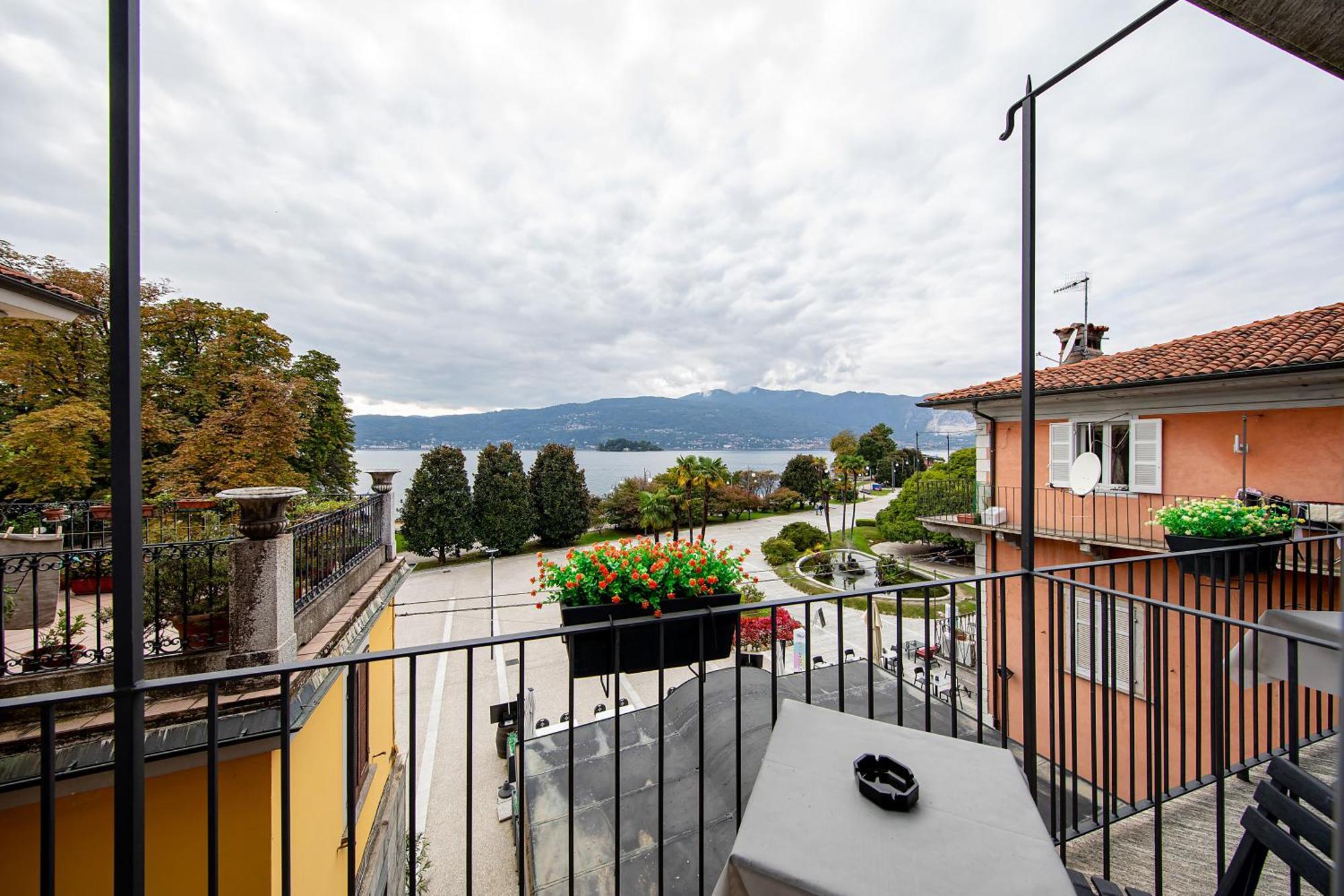 Hotel Novara แวร์บาเนีย ภายนอก รูปภาพ