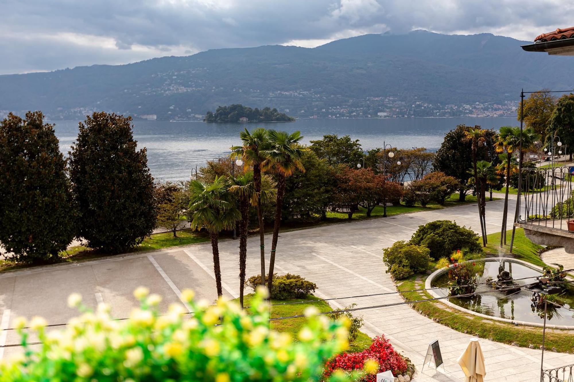 Hotel Novara แวร์บาเนีย ภายนอก รูปภาพ