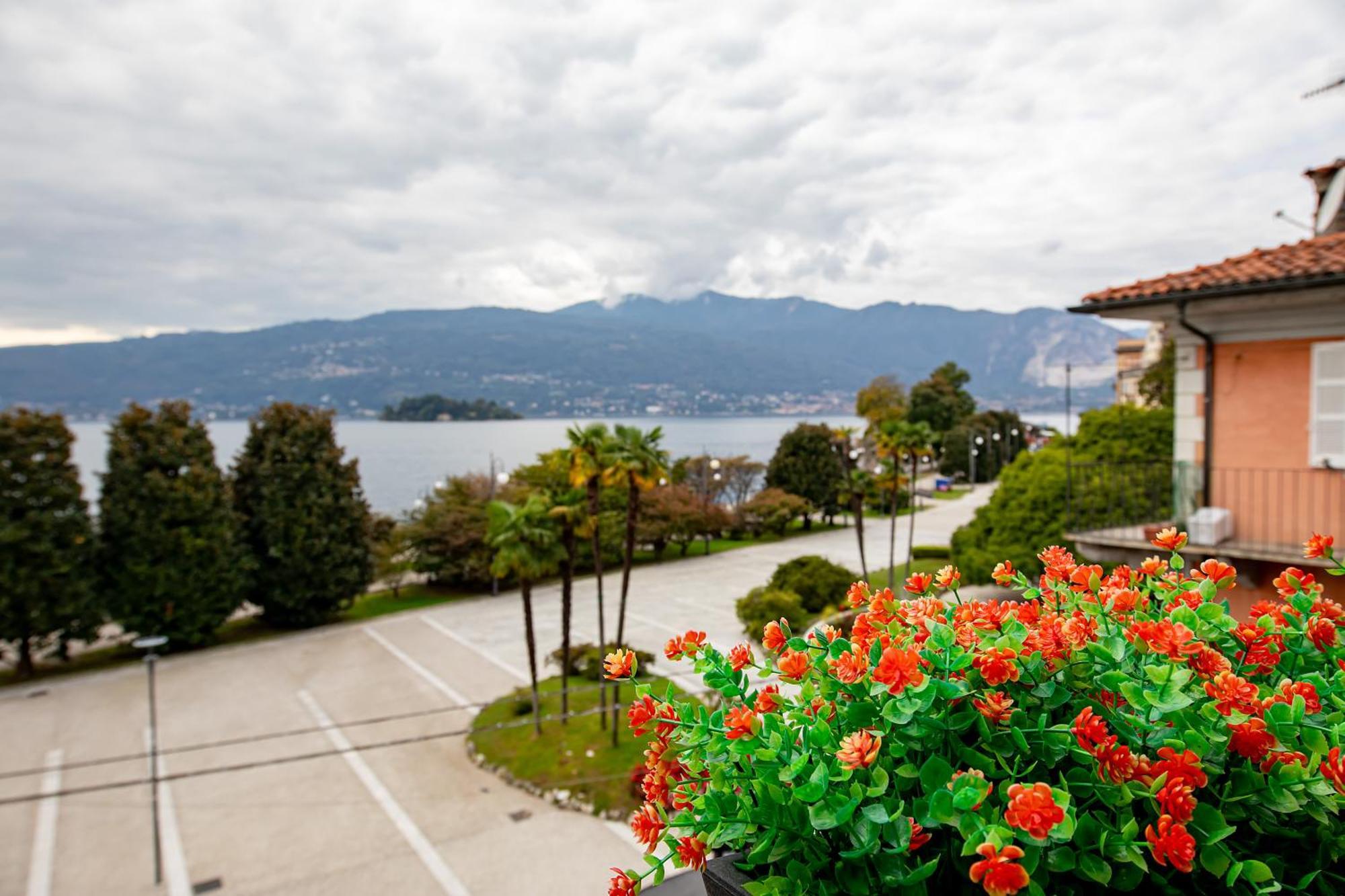 Hotel Novara แวร์บาเนีย ภายนอก รูปภาพ