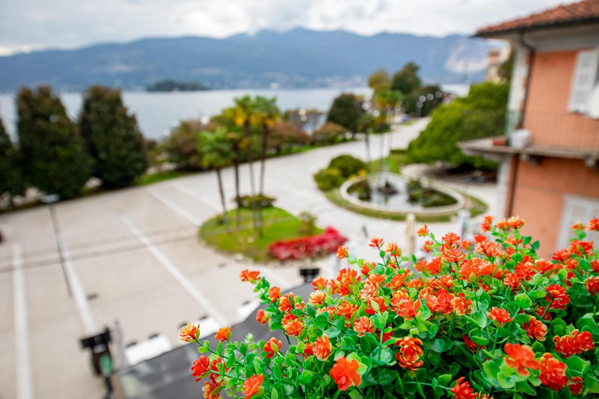 Hotel Novara แวร์บาเนีย ภายนอก รูปภาพ