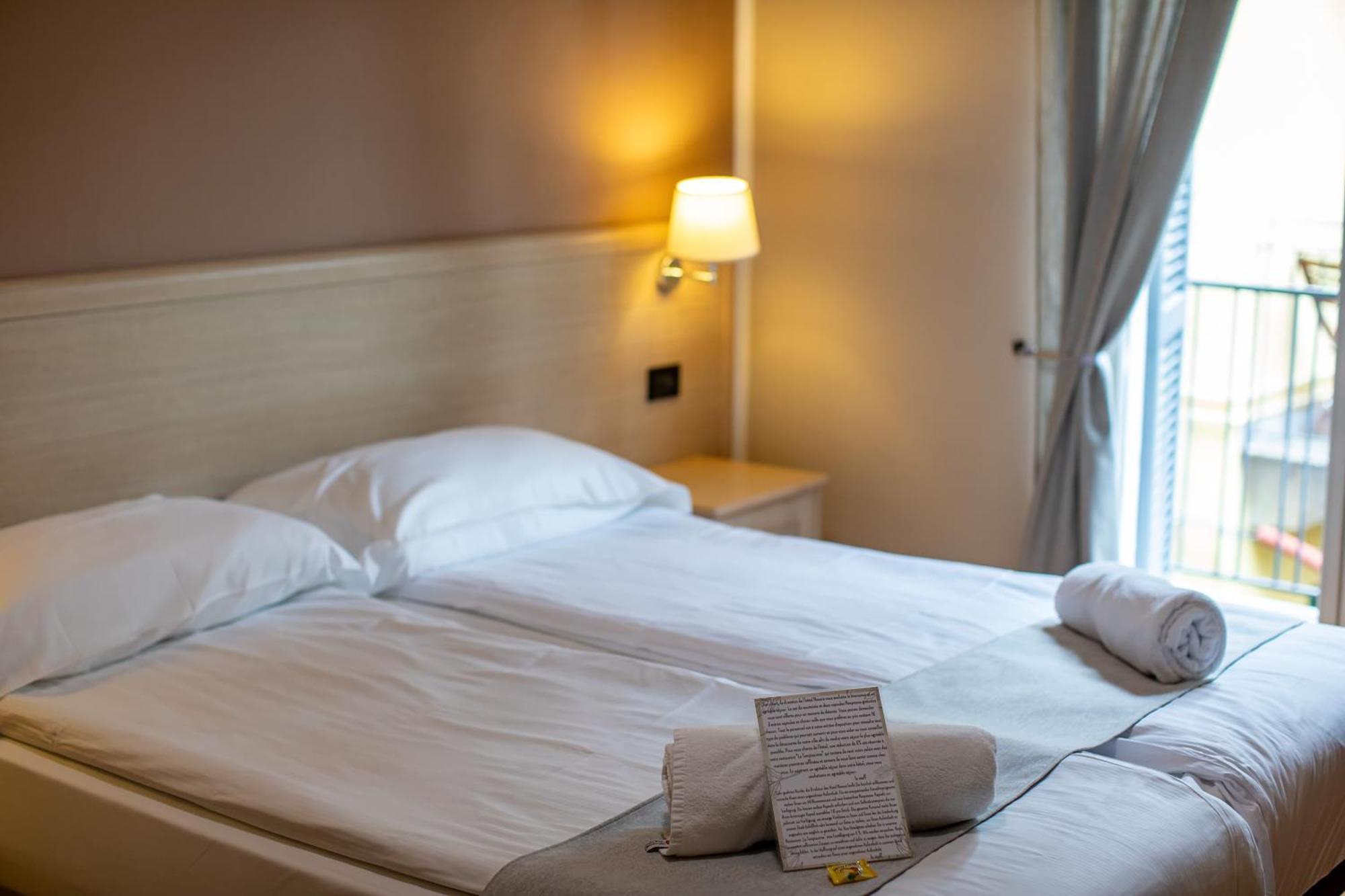 Hotel Novara แวร์บาเนีย ภายนอก รูปภาพ