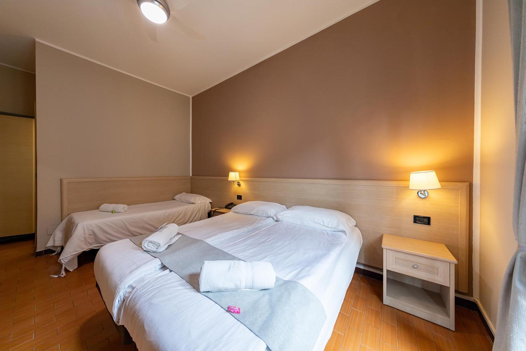 Hotel Novara แวร์บาเนีย ภายนอก รูปภาพ