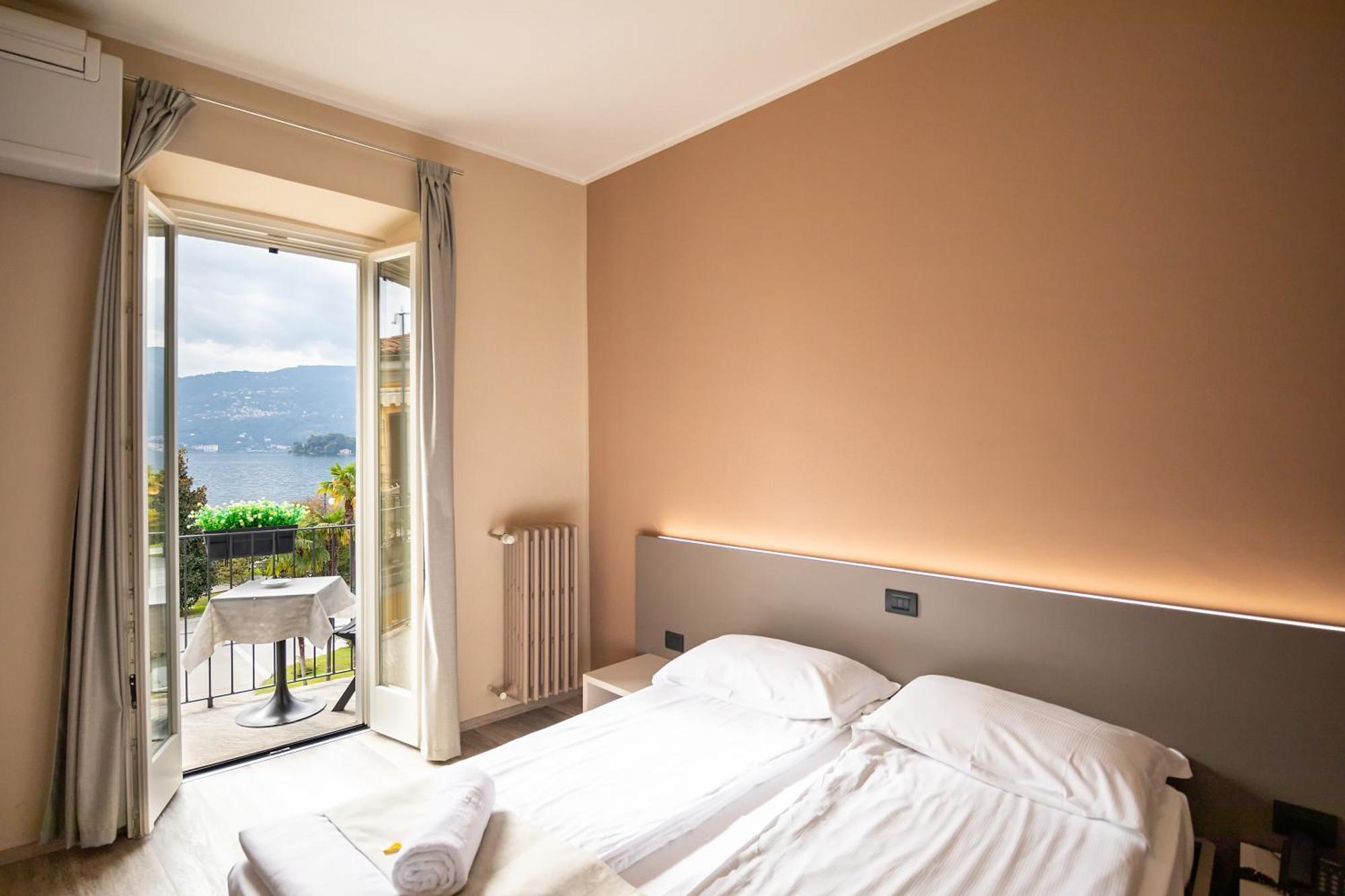 Hotel Novara แวร์บาเนีย ภายนอก รูปภาพ