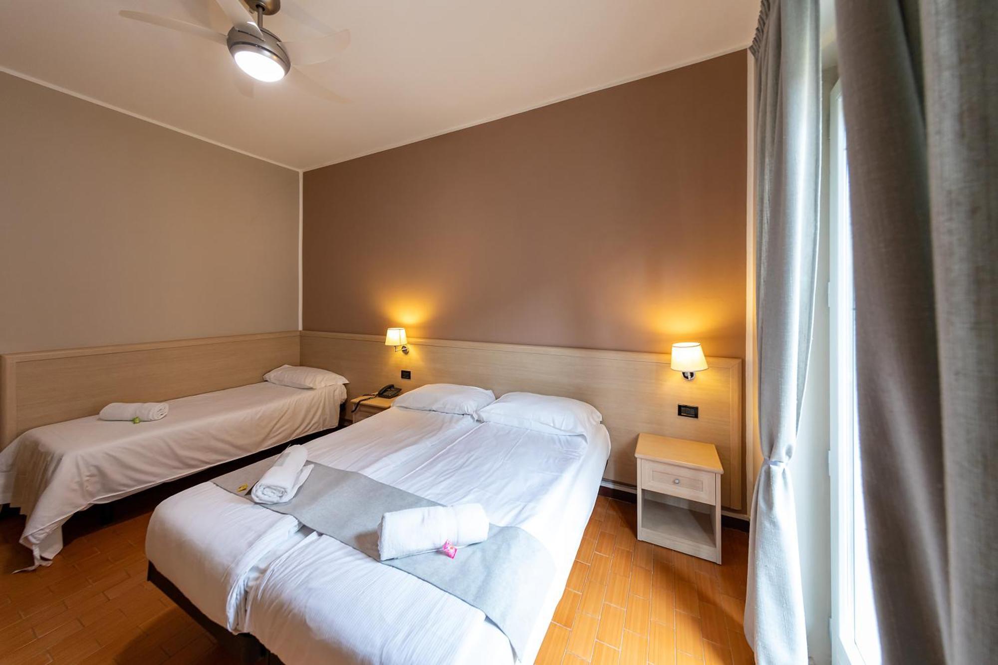 Hotel Novara แวร์บาเนีย ภายนอก รูปภาพ