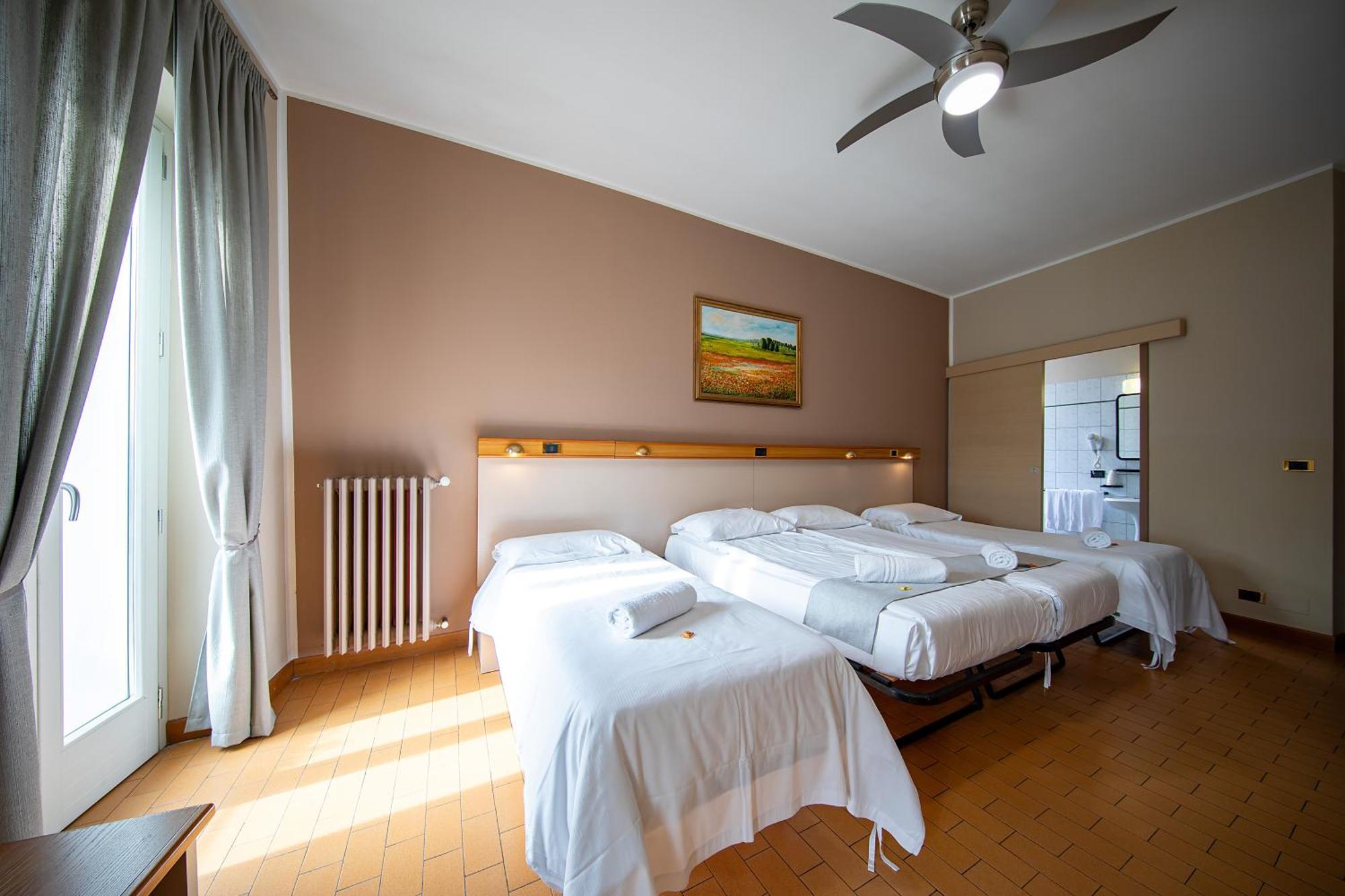 Hotel Novara แวร์บาเนีย ภายนอก รูปภาพ